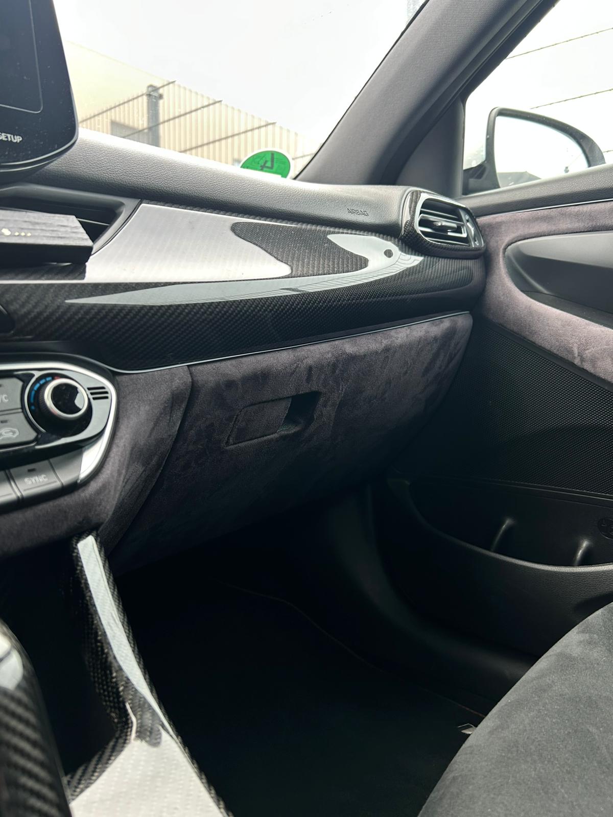 Innenraumteilfolierung – Individuelles Design für Ihr Fahrzeug by KKCustoms